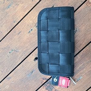 EC Harvey's Seatbelt Classic Black Wallet, Zip Close, Accordian Style